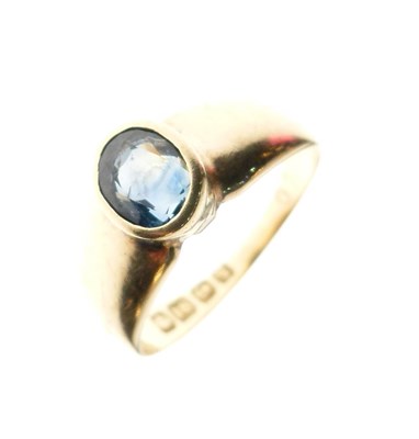 Lot 16 - George V 18ct gold ring set sapphire