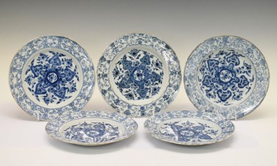 Lot 293 - Set of five Chinese blue and white plates circa 1800