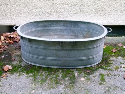 Lot 733 - Galvanised tin bath