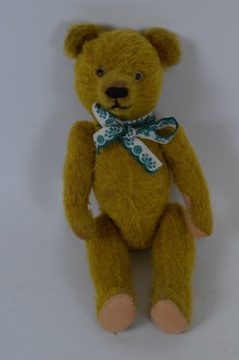 Lot 406 - Quantity of mainly golden mohair teddy bears and Steiff kitten