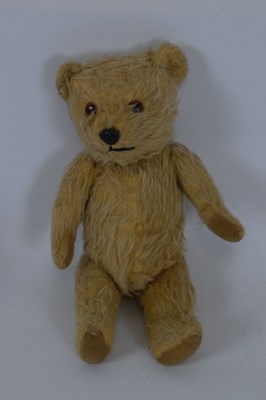 Lot 406 - Quantity of mainly golden mohair teddy bears and Steiff kitten