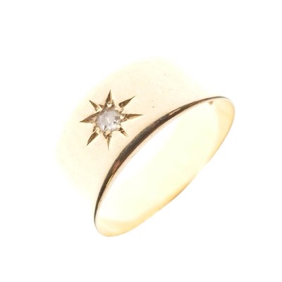 Lot 3 - Gentleman's George VI 18ct gold ring set small diamond