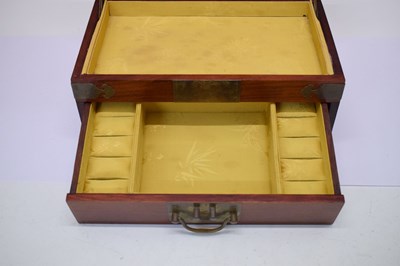 Lot 365 - Chinese jewellery box