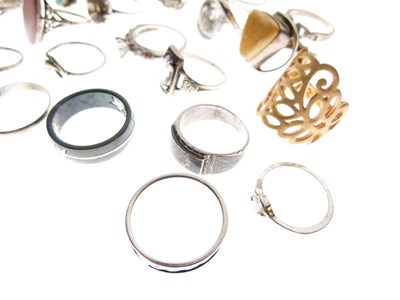 Lot 178 - Quantity of dress rings