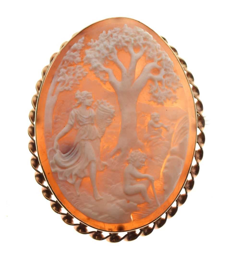Lot 36 - 9ct gold-mounted cameo brooch