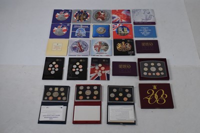 Lot 320 - Quantity of Royal Mint year packs