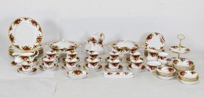 Lot 509 - Extensive service of Royal Albert 'Old Country Roses'