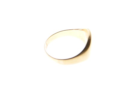 Lot 54 - Yellow metal (15ct) signet ring