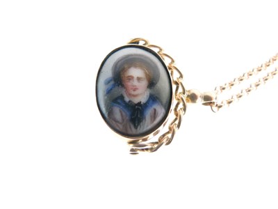 Lot 81 - 9ct gold swivel fob set bloodstone and portrait, on a 9ct rose gold belcher link chain