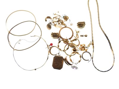 Lot 163 - Quantity of gold, yellow metal and gold-coloured jewellery