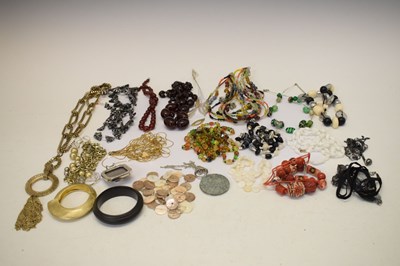 Lot 184 - Quantity of costume jewellery
