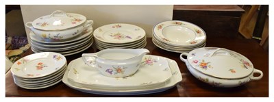 Lot 440 - Floral dinner ware