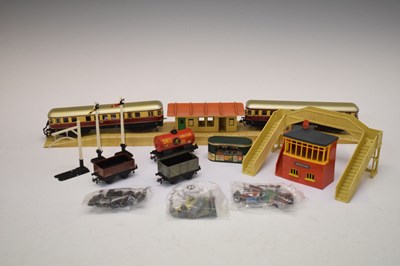 Lot 429 - Trix ,Hornby Dublo and Triang railway trainset items