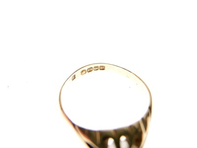Lot 20 - 18ct ring set white sapphire