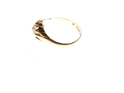 Lot 20 - 18ct ring set white sapphire