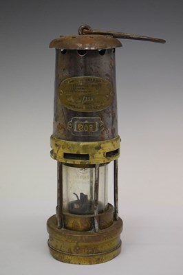 Lot 351 - E. Thomas & Williams Ltd Type 1 miner's lamp