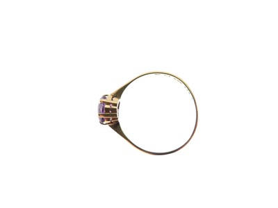 Lot 10 - 22ct gold ring set faceted purple stone