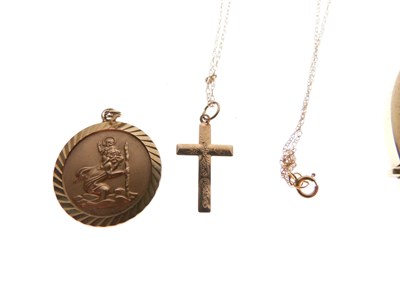 Lot 22 - 9ct gold St Christopher