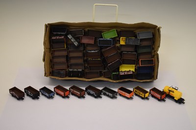 Lot 426 - Mixed quantity of seventy-one Graham Farish and Peco loose N gauge wagons