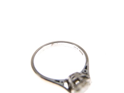 Lot 2 - Diamond single-stone ring