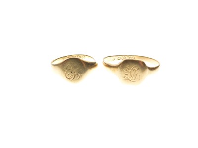 Lot 52 - Two 18ct gold signet rings