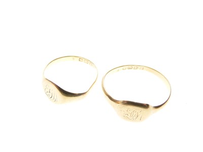 Lot 52 - Two 18ct gold signet rings