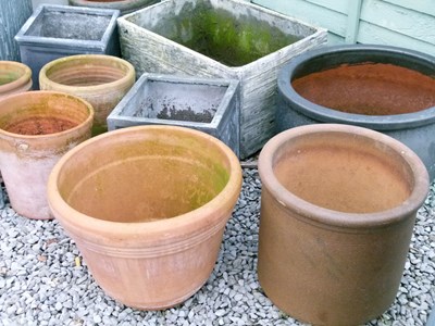 Lot 732 - Quantity of garden pots and planters