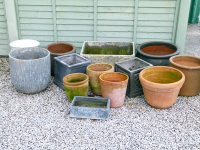 Lot 732 - Quantity of garden pots and planters