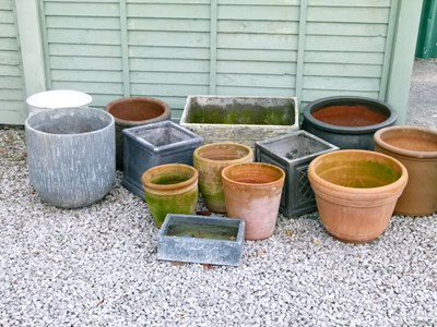 Lot 732 - Quantity of garden pots and planters
