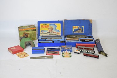 Lot 419 - Hornby Dublo - Quantity of 00 gauge railway train sets and accessories