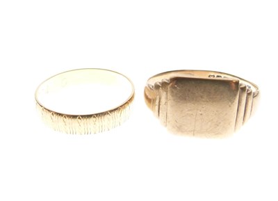 Lot 53 - 18ct gold engraved wedding band, and a 9ct gold signet ring