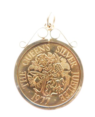 Lot 112 - Elizabeth II Silver Jubilee gold coin in 9ct gold mount