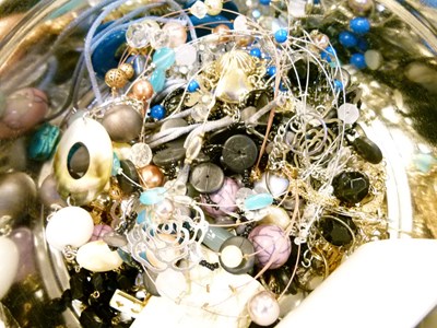 Lot 59 - Quantity of costume jewellery