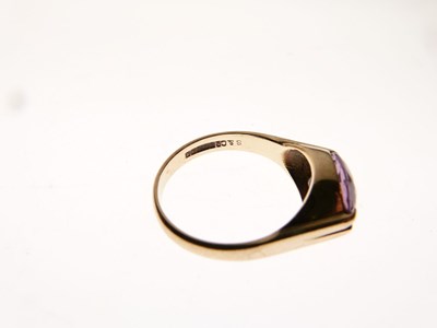 Lot 16 - 9ct gold ring with 'purple' stone