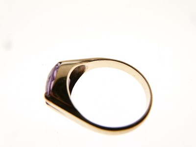 Lot 16 - 9ct gold ring with 'purple' stone