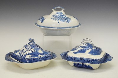 Lot 513 - Blue and white transfer dishes