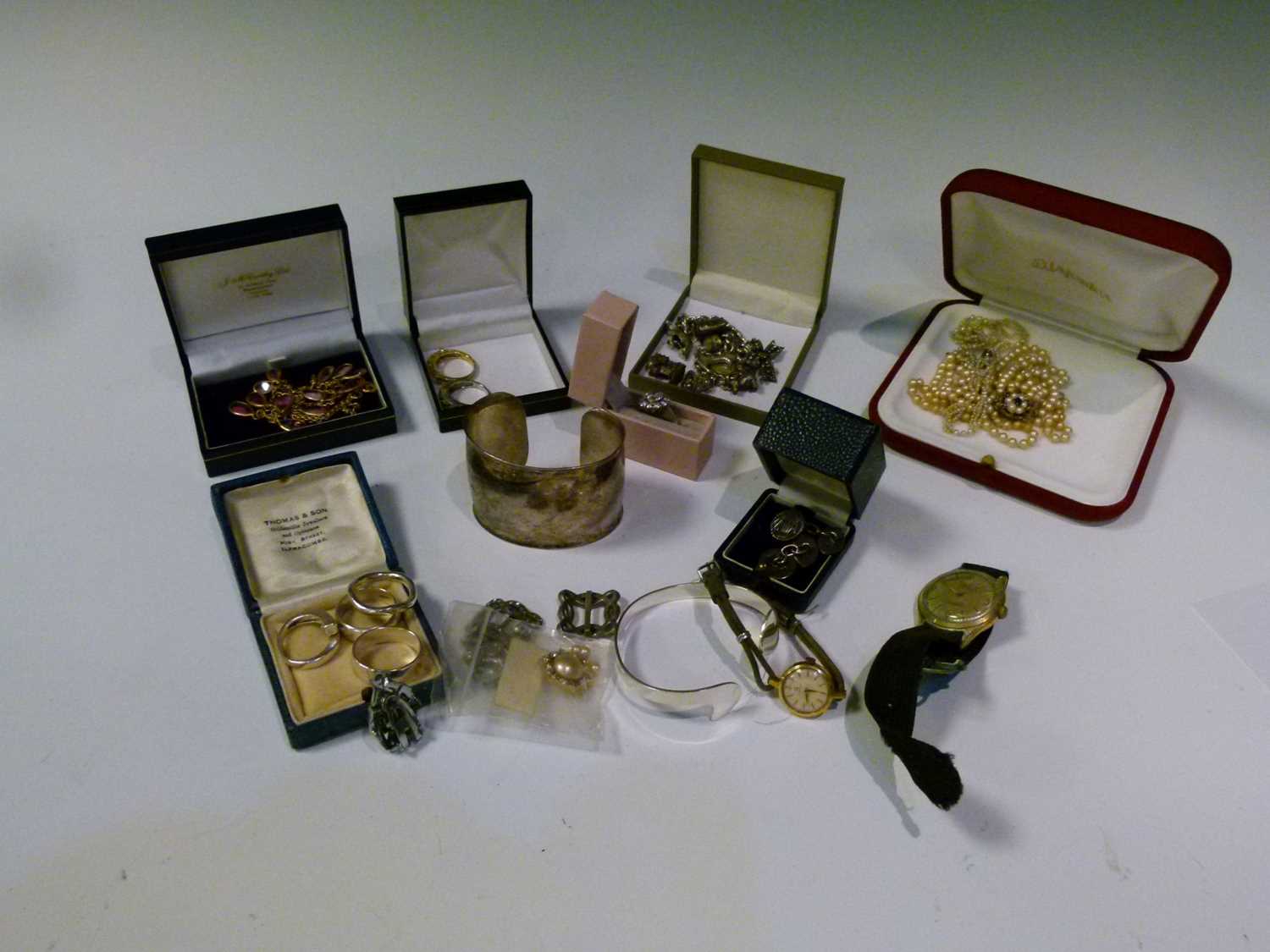 Assorted silver jewellery and costume jewellery