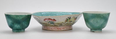 Lot 334 - Chinese Canton Famille Rose porcelain octagonal footed dish