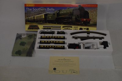 Lot 427 - Hornby  - Boxed 00 gauge Southern Belle R1118 railway trainset