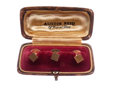Lot 164 - Cased set of three 9ct gold collar studs