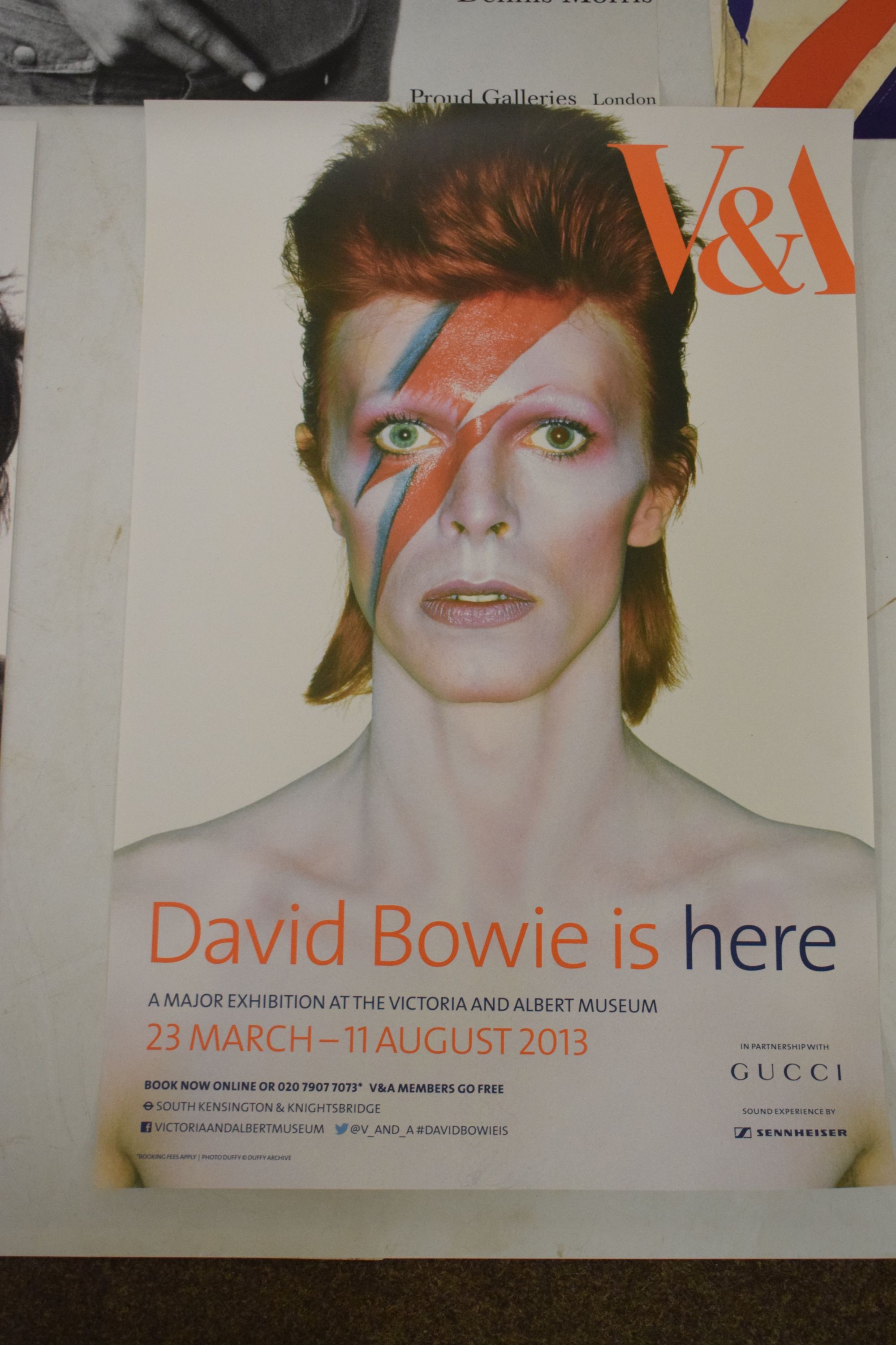 V&A MUSEUM David Bowie is here ポスター www.krzysztofbialy.com