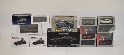 Lot 264 - Mixed group of boxed 1:18, 1:24 and 1:43 scale model cars