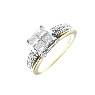 Lot 7 - 18ct gold diamond cluster ring