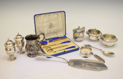 Lot 82 - Assorted group of silver
