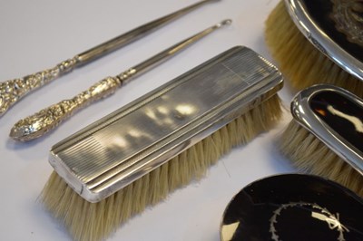 Lot 133 - Quantity of silver items to include, shoe horns , brushes etc