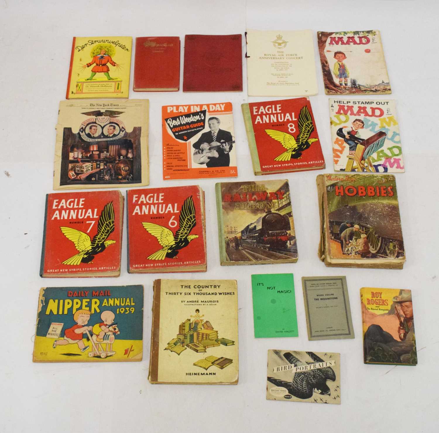 Lot 159 - Quantity of children's annuals