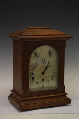 Lot 434 - Early 20th Century German oak-cased bracket clock