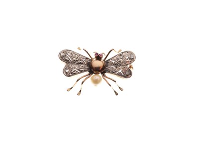 Lot 39 - Brooch in the form of a butterfly