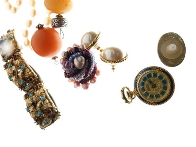 Lot 58 - Assorted costume jewellery