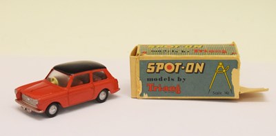 Lot 231 - Triang Spot-on - Boxed diecast model 154 'Austin A.40'